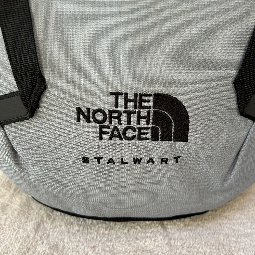 The North Face Stalwart Laptop Backpack Black/Gray Invisalign Logo BNWT - Picture 3 of 14